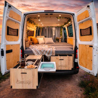 Modulare Campingbox & Camper Ausbau Module für Kastenwagen - werkzeuglos Modulare Campingbox & Camper Ausbau Module für Kastenwagen - werkzeuglos