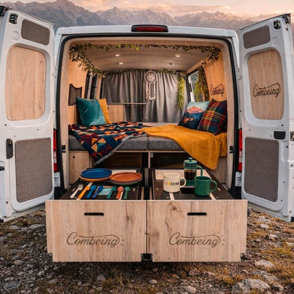 Umbau vom Kastenwagen zum Wohnmobil in 5 Minuten - ohne Bohren Umbau vom Kastenwagen zum Wohnmobil in 5 Minuten - ohne Bohren